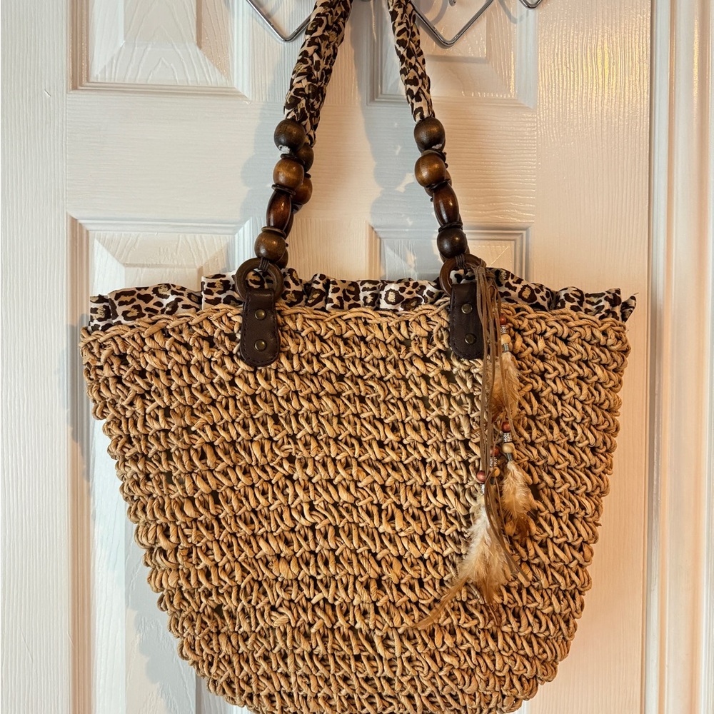 Sun'N'Sand Straw Bag,Handbag,Tote:Leopard Print
Trim+Beads,Feather,Leather Charm